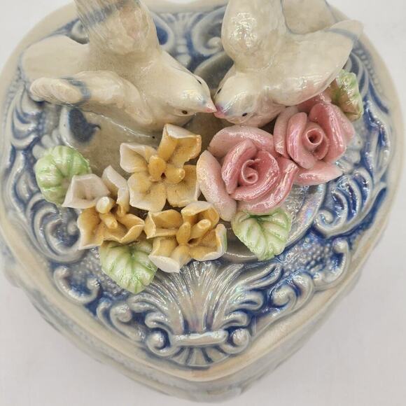 Heart Shaped‎ 3D Kissing Doves Lusterware Blue Trinket Box Pink Yellow Flowers - Picture 1 of 7